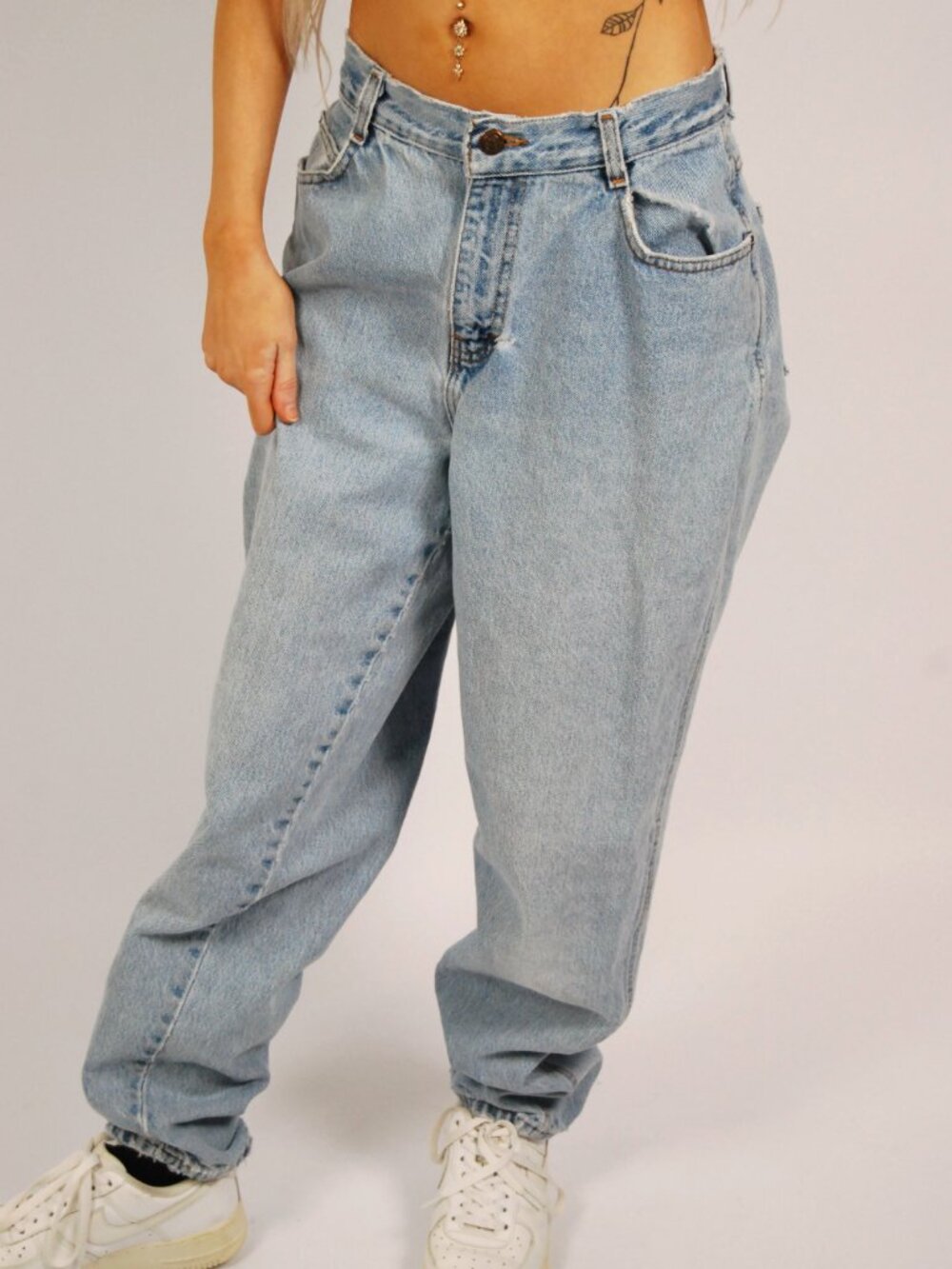 90s Light Wash Jeans (26) blue denim vintage women cool casual high waist baggy - Picture 4 of 10